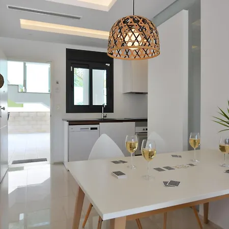 Beachfront Luxury Apartments By Nras Arenales del Sol Room photo